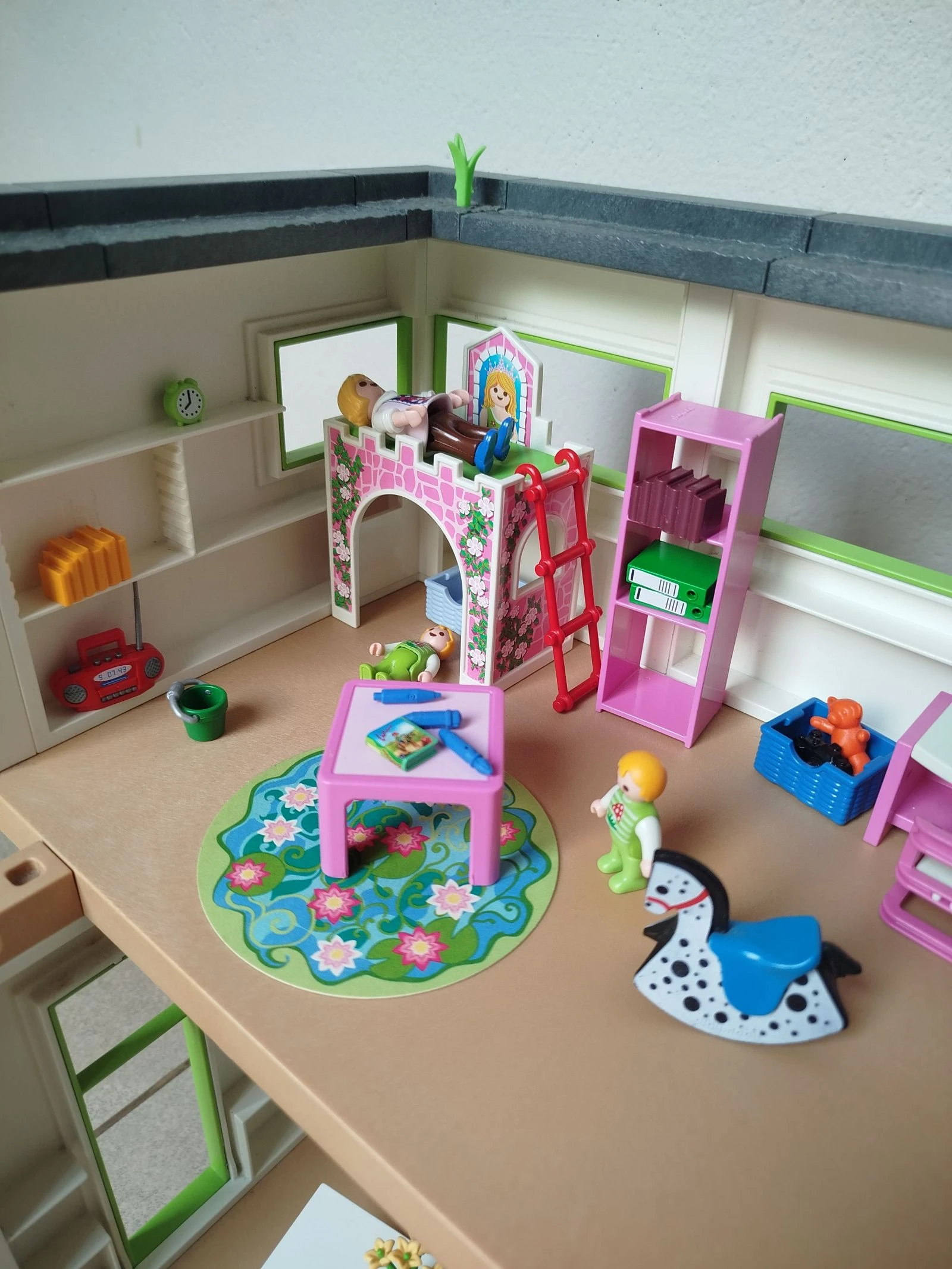 Casa Playmobil grande com móveis, figuras e acessórios – Completa – photo 2